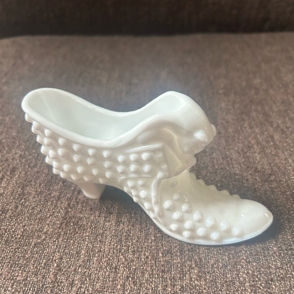 Mid Century milk Glass shoe - vintage style. - Picture 1 of 3
